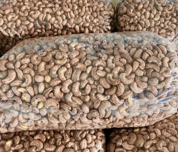 roasted salt cashew nuts in shell (bag 10kg)